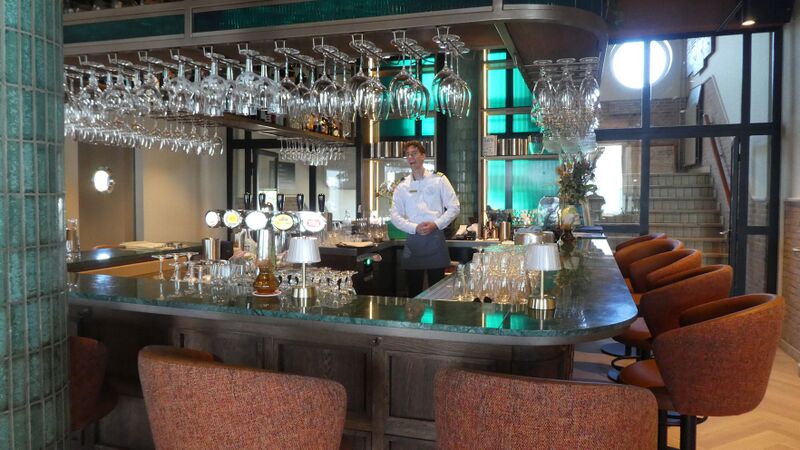 Bestand:Zeevaartschool bartender.jpg