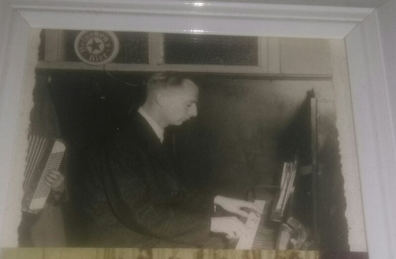 Bestand:Witte Ballons Kloeg piano.jpg