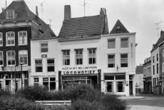 Bellamy met o.a. Oostende en City Bar 1963 - 39074.jpg