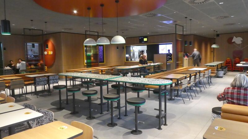 Bestand:McDonalds binnenruimte.JPG