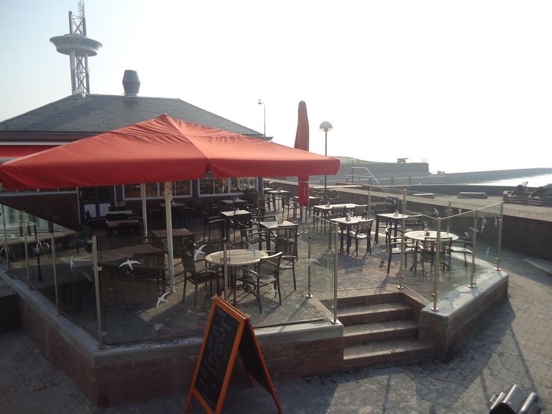 Bestand:Evertsen nieuw terras 4-2012.jpg