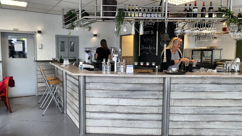 Bestand:No. 9 Drinks interieur.jpg