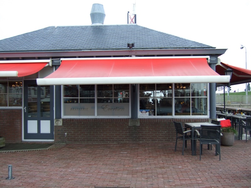 Bestand:Groot terras foto JdR.JPG