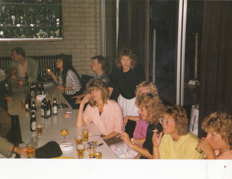 Bestand:GPC BBQ damestafel 1989.jpg